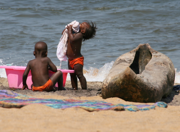 kids helping with the laundry in senga bay.JPG